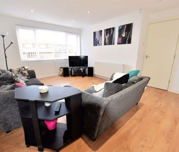 3 bedroom House in Willow Close, Leeds - Photo 3