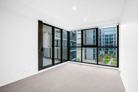 Comfortable One-Bedroom Living in a Lyneham Community - Photo 2