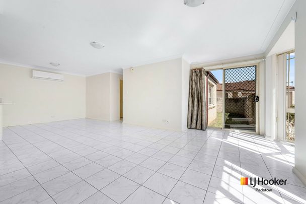 Refreshed 3-Bedroom Villa in Prime Location - Photo 1