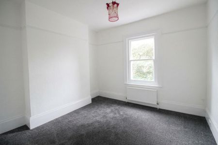 3 bedroom flat to rent - Photo 3