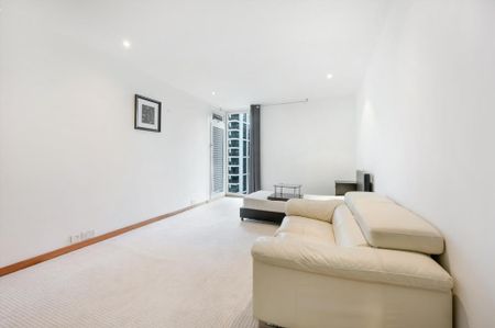 3 bedroom flat to rent - Photo 4
