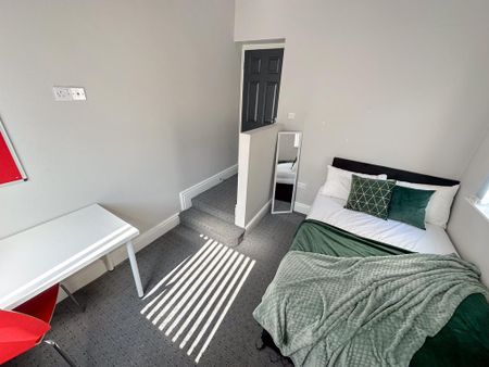 4 bedroom terraced house to rent - Photo 3