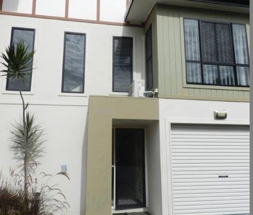 MODERN THREE BEDROOM TOWNHOUSE with Shared Pool - Photo 2