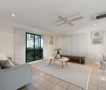 Beautifully presented family home with a pool! - Photo 3