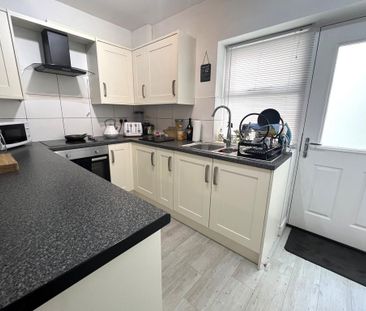 2 bedroom cottage to rent - Photo 2
