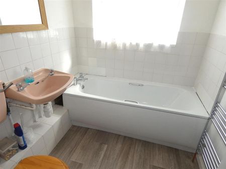 3 bedroom terraced house to rent - Photo 2