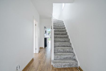 4 bedroom semi-detached house to rent - Photo 5