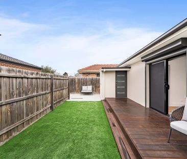 Stunning Spacious Family Home! - Photo 4