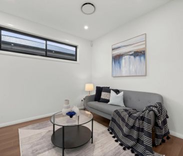 Stunning 5 Bedroom Home - Great Location! - Photo 2