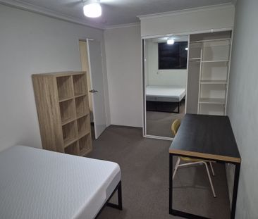 Broadbeach - Photo 1