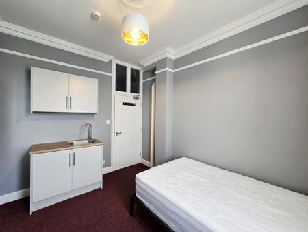 1 bedroom in a house share to rent - Photo 3