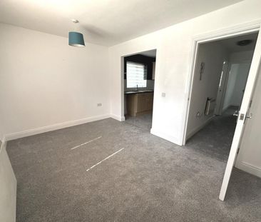 2 bedroom Flat To Let - Photo 1