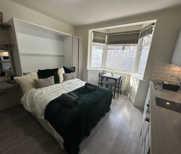 Studio Flat, Birkbeck Road, W3 - Photo 5