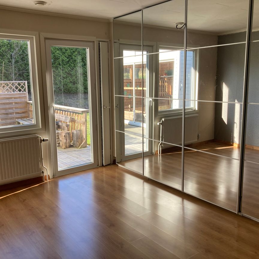 Klarbärsvägen, Eskilstuna - Photo 1