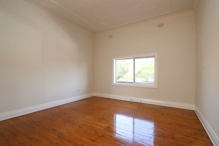 Three Bedroom Family Home - Photo 4