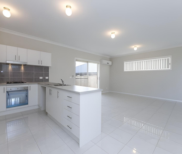 MODERN & LOW MAINTENANCE - Photo 6