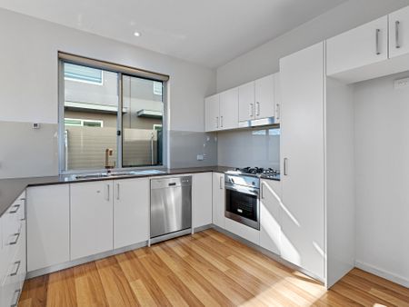 Stunning Designer Townhouse! - Photo 3