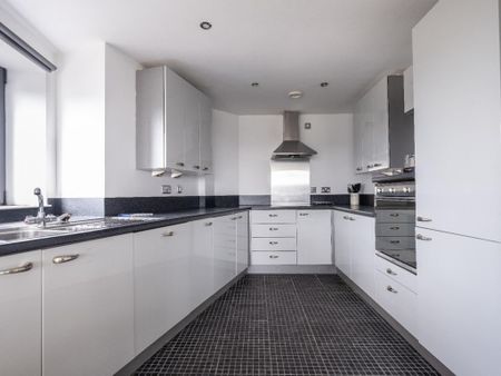 3 bedroom penthouse to rent - Photo 2