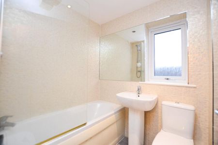 4 bedroom detached house to rent - Photo 5