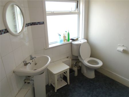 5 bedroom semi-detached house to rent - Photo 2