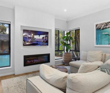 Shared accommodation with swimming pool at Molendinar - Photo 4