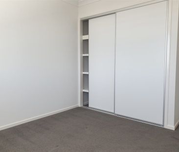 NEAR NEW 3 BEDROOM TOWNHOUSE, AVAILABLE NOW INSPECTIONS BY APPOINTMENT - Photo 3