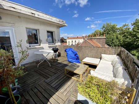 LILLE CENTRE - T4 avec terrasse, parking et cave. - Photo 3