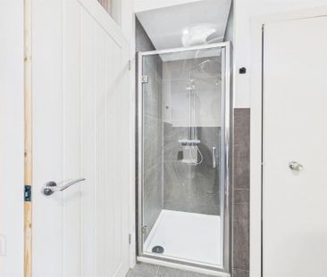 Apt 1 Pier House, 1 Seafront Road, Holywood, BT18 0BB - Photo 6