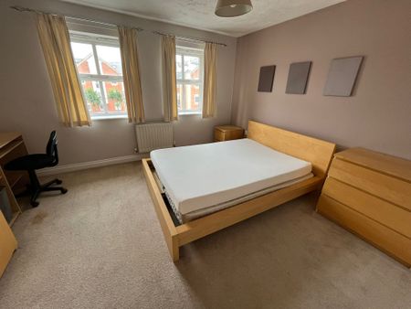 4 bed house to rent in Hesper Road - Photo 4