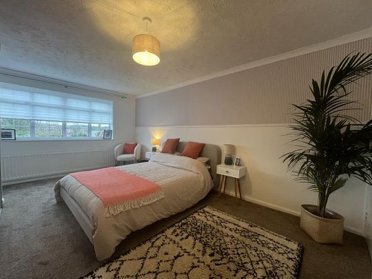 4 bedroom link detached house to rent - Photo 1