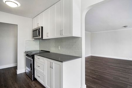 Colonial House - Photo 3