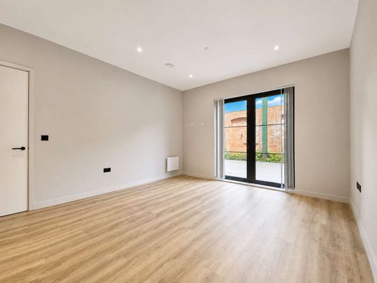 AVAILABLE NOW | TWO BEDROOM TWO BATH APARTMENT | UNFURNISHED | JEWELLERY QUARTER LOCATION | CHARACTER DEVELOPMENT - Photo 1