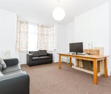 4 bedroom end of terrace house to rent - Photo 1