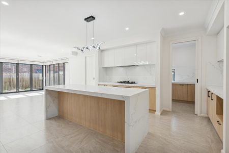 18 Bremer Circuit, Keysborough VIC 3173 - House For Rent | Domain - Photo 2