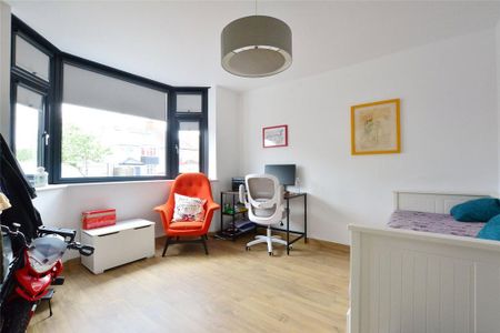 4 bedroom semi-detached house to rent - Photo 5