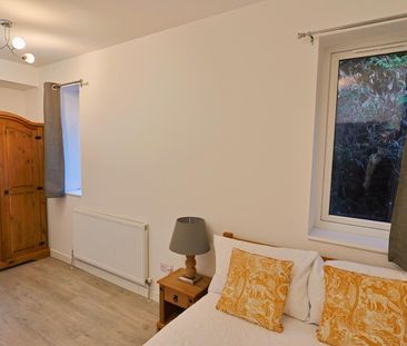 Room 3 - 9B Riverside Studios Riverside Close Whitley - BILLS INCLU... - Photo 2