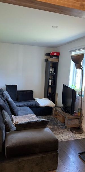 41/2 a Laval dispo 1 Juillet 2026 internet +Thermopompe chaud et froid+ Locker inclus 1600$ - Photo 1