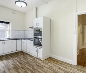 Charming Home in Prospect - Photo 5