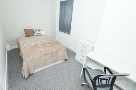 5 bedroom House To Let Total Size: 1314 SQ FT - Photo 4