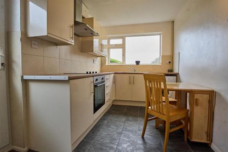 2 bedroom detached bungalow to rent - Photo 3