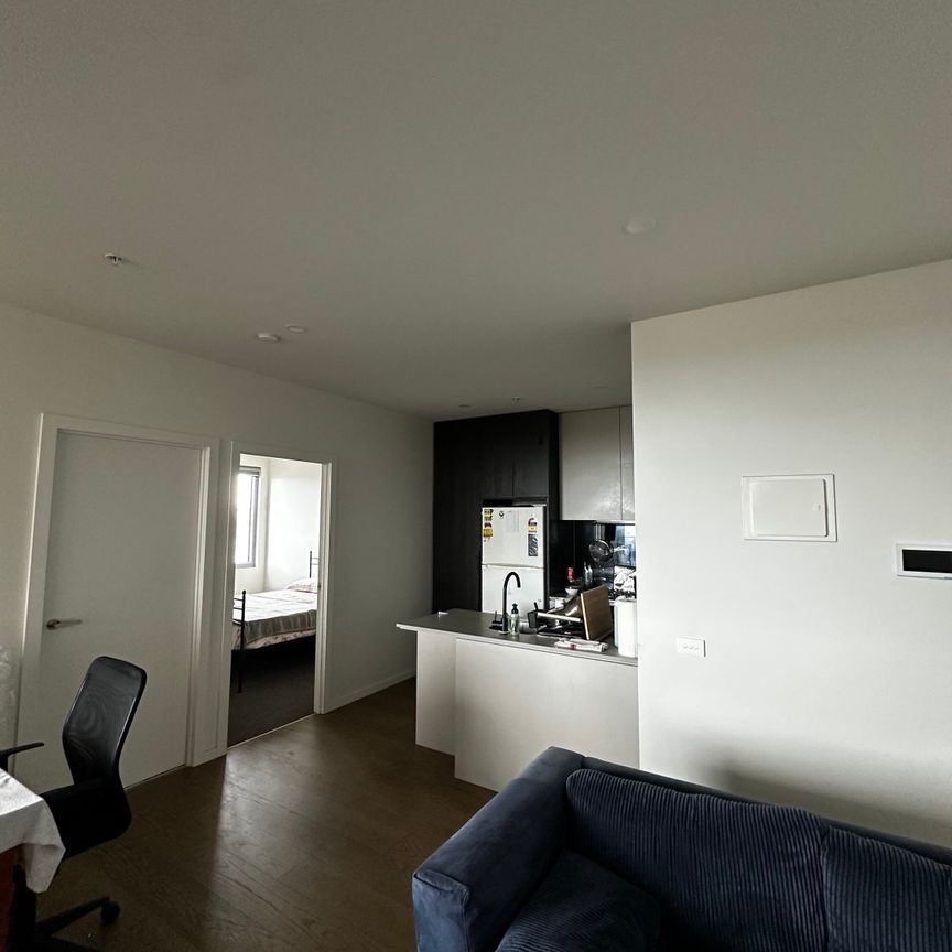 Carlton - Photo 1