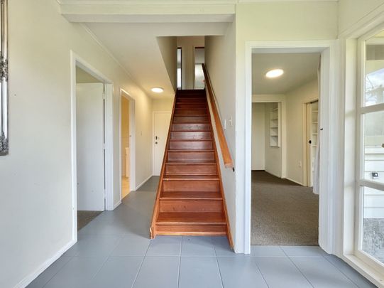 7 Bedroom Home in Karori - Photo 1