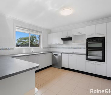 2/5 York Street, Point Frederick, NSW 2250 - Photo 2