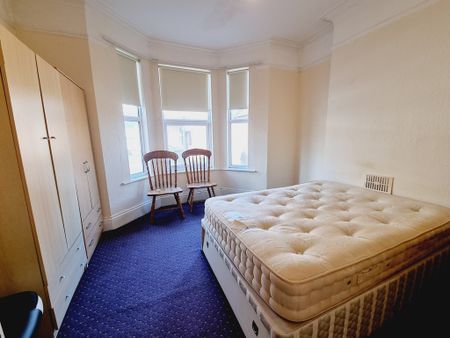 5 Bed Student Accommodation - Photo 3