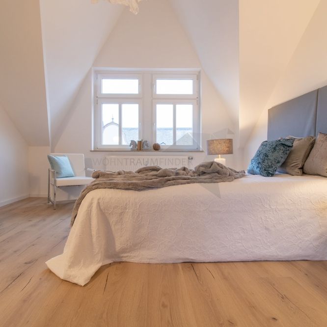 Romantische 4 Raum DG-Wohnung mit 2 Bädern und sonniger Dachterrasse - Foto 1