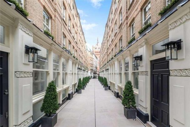 Pinks Mews, Dyer's Buildings, London, EC1N - Photo 1