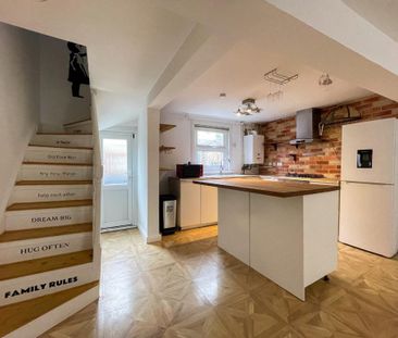3 bedroom terraced house to rent - Photo 4