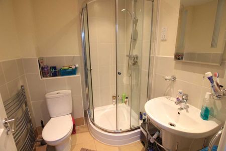 4 bedroom townhouse to rent - Photo 4