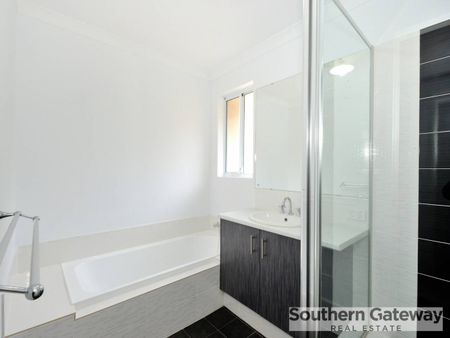 Lovely family Home - Photo 5