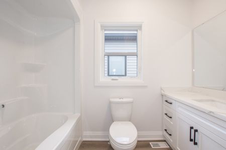 44 Hatter Ave, Welland - All Inclusive 2 Bedroom Main Unit - Photo 3